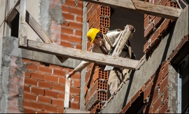 La venta de insumos para la construcción retrocedió un 12,1% mensual en mayo