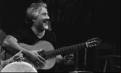 Héctor Bacci se despide de Pilar antes de su Gira por Europa